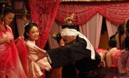 史上最荒淫的皇帝，修建裸宫让宫女穿开裆裤以便他随时淫乐