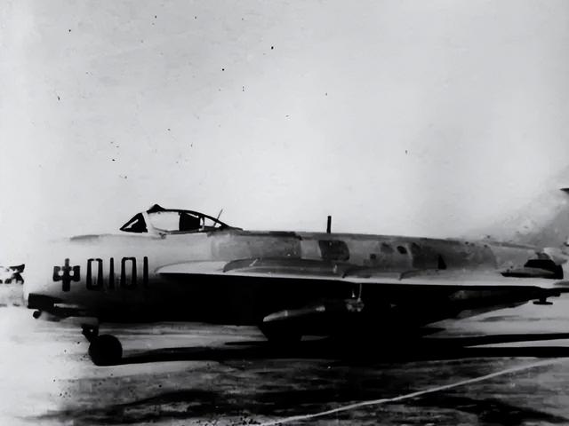 中国人民解放军空军，中国人民解放军空军成立时间（人民空军，生日快乐）