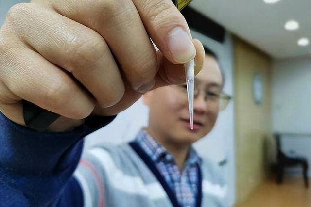 先有鸡还是先有蛋标准答案，先有鸡还是先有蛋正确答案（6.1亿年前化石给出答案）