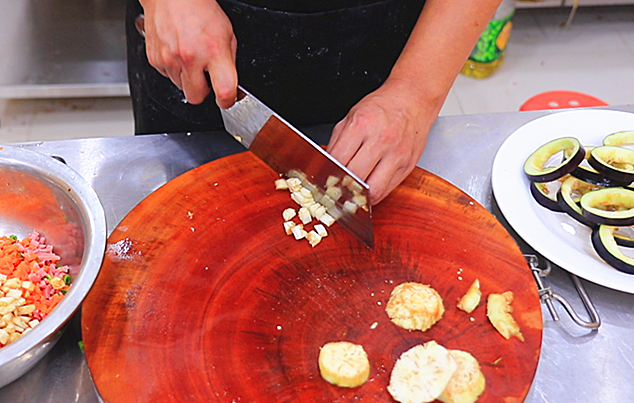 怎样做烧茄子、烧茄子的做法，烧茄子的做法 烧茄子怎么做（茄子的5种素烧做法）