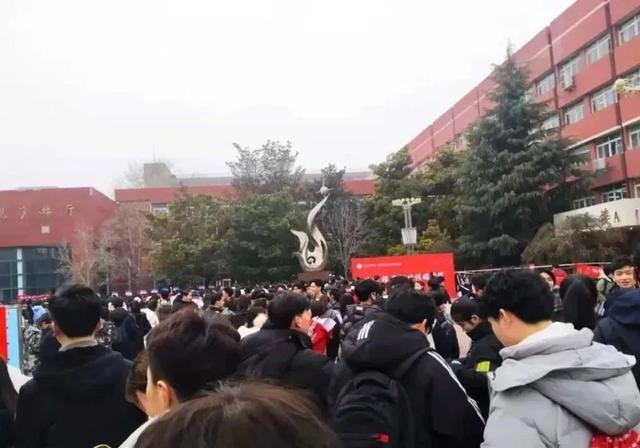 怎样可以当明星，普通人想当明星的基本条件是什么（小腕来也丨入行须知——如何进演艺圈）