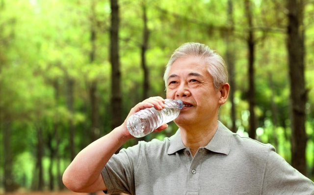 一天中最佳运动锻炼时间是什么时候，一天最佳锻炼时间是什么时间段（早上运动与晚上运动）