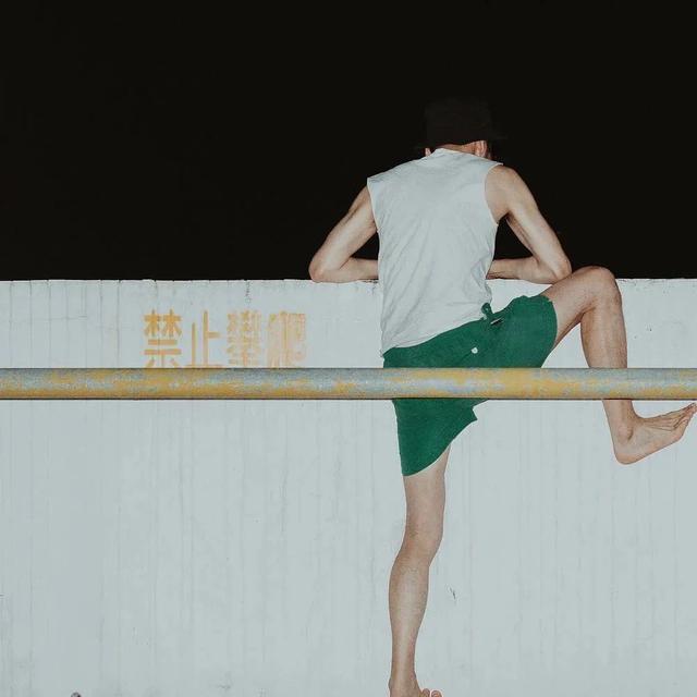 枯燥难过的头像微信，枯燥难过的头像（臭宝，该换微信头像啦）