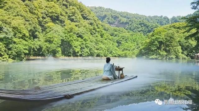 青城山旅游，青城山旅游图（赏千年银杏、观层林尽染、泡山间温泉......顶奢配置慢生活尽在青城山～）