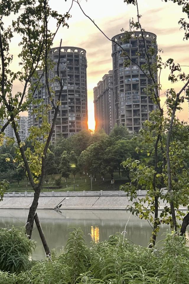 一句话霸气欢迎词，一句话欢迎词口号（三色路啊，就是不夜城）