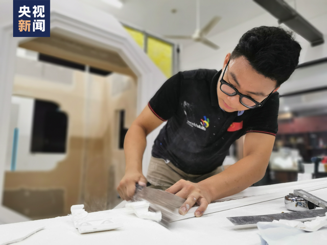 刮腻子成世界冠军，刮腻子世界冠军是谁（00后小伙刮腻子）