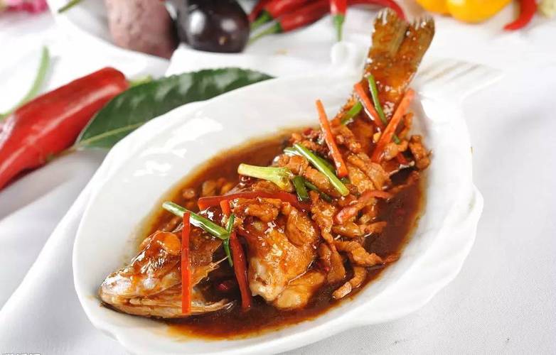 过年时要吃鲤鱼,大厨分享鲤鱼的3道特色做法,造型美观寓意好