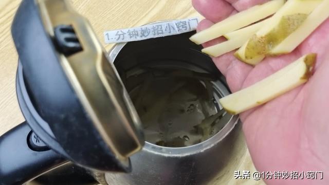 电水壶去水垢的方法，电水壶去水垢的好方法（电热水壶里撒一把）