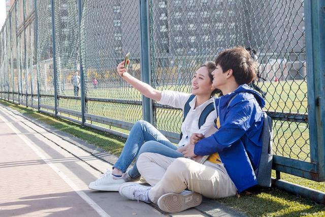 不矜持是什么意思，十年后的酒话让我失望透顶