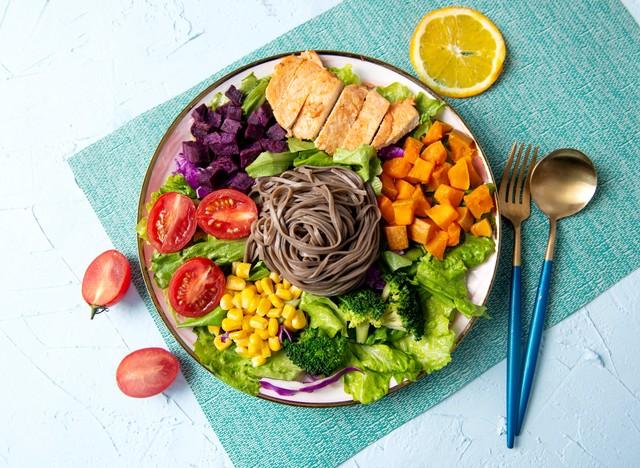 减脂餐食谱一周七天一日三餐女生，女性减脂饮食计划一周表（梨形身材女性的最新减脂餐规划）