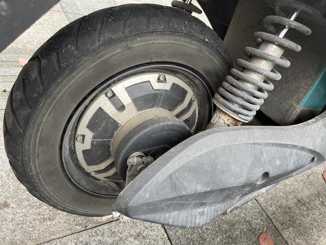 电动车控制器有什么作用，怎样改电动车控制器跑得更快（买什么配置的两轮电动车续航越远）