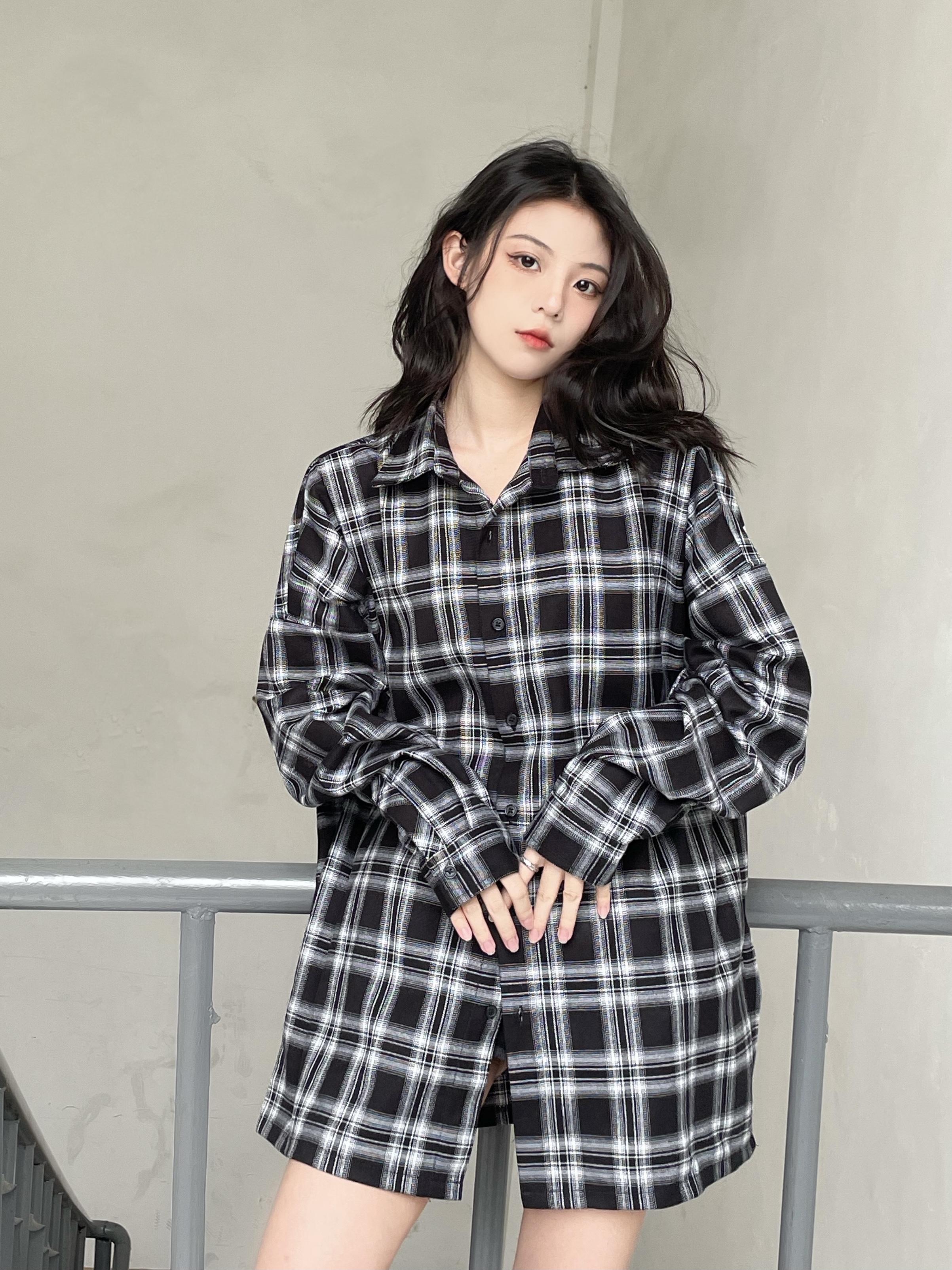 黑白格子衬衫搭配什么裤子,女生黑白格子衬衫搭配图片