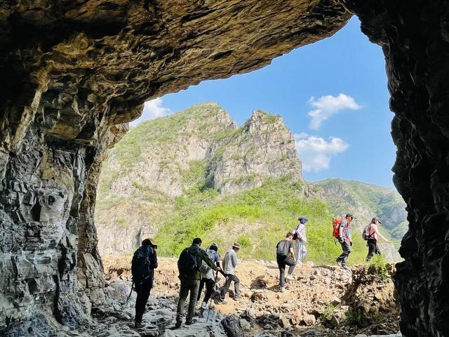 郑州有什么好玩的地方，郑州附近有什么好玩的地方郑州旅游攻略（这个五一想要不出郑州辖区的户外出游）