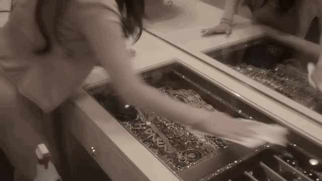 模特dj是什么意思，女性dj是什么意思啊（有钱人世界竟然由这七类人构成）