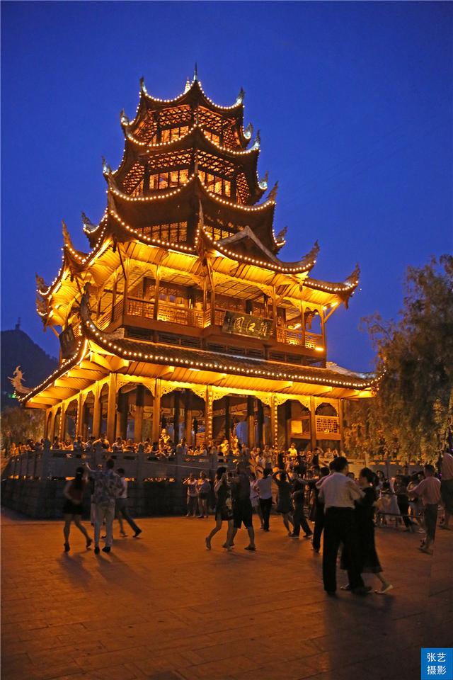 东方威尼斯是哪个城市，世界上最长的首都名字是哪个城市（贵州镇远端午节热闹非凡）