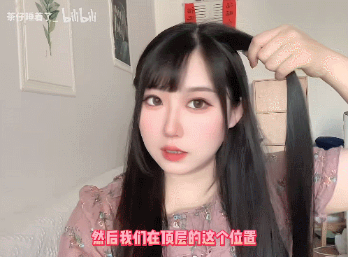 绑头发教程女孩子简单，小女孩可爱发型绑扎方法（这3款“辣妹编发”又美又撩人）