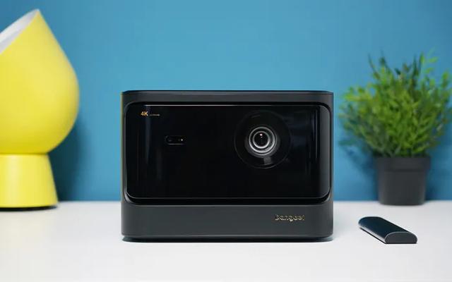 投影仪中灯泡的作用，投影仪中灯泡的作用是什么（2022家用投影仪选哪个光源好）