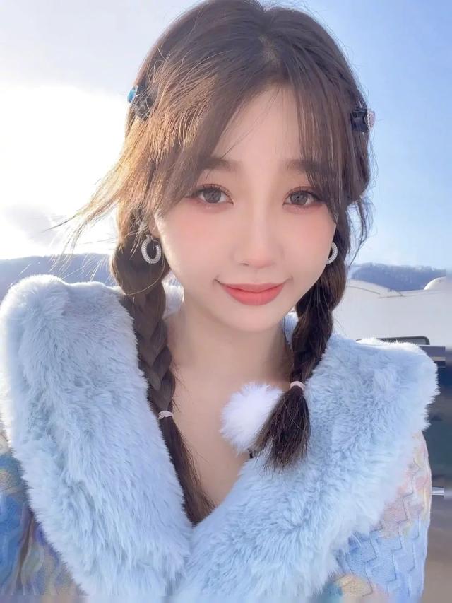 儿童发型图片 小女孩发型绑扎方法简单又可爱，儿童发型图片（几款绝美的新年公主编发）