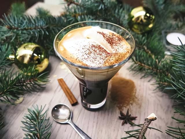 速溶咖啡怎么做冰咖啡，如何用速溶咖啡在家做冰咖啡（在家也可以从容简单地制作）