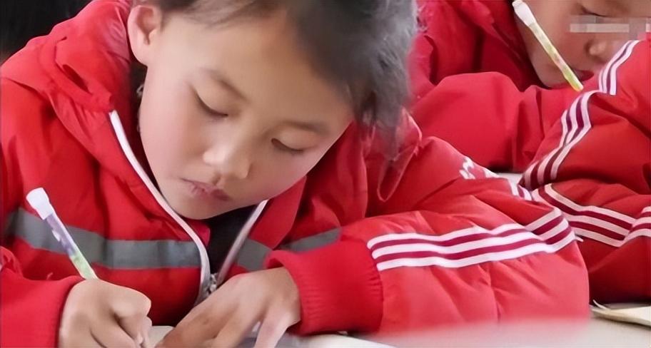 "微笑女孩"的爆红