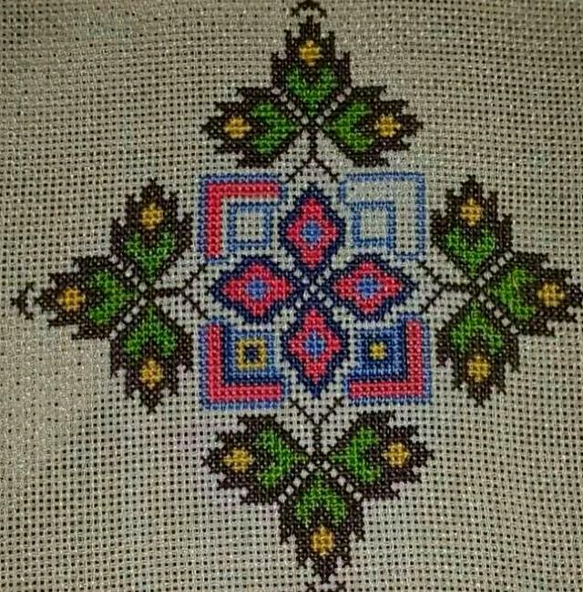 在家加工十字绣，在家加工十字绣赚钱吗（这些漂亮的十字绣都是她缝制的）