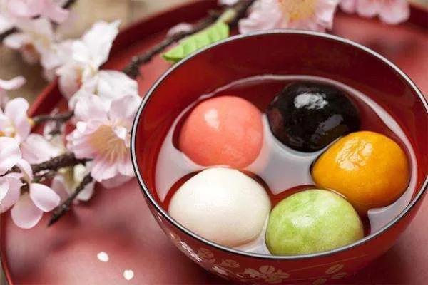 元宵和汤圆有什么区别，元宵和汤圆有什么区别小魔（汤圆和元宵是同一种东西吗）