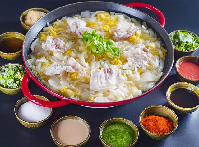 冻肉怎么做酸菜白肉，冻肉怎么做酸菜白肉好吃（传承了3000年的老坛酸菜）