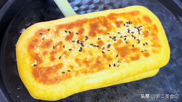 烫面饼怎么做又软又香，烫面饼怎么做又软又香窍门（出锅暄软多层）