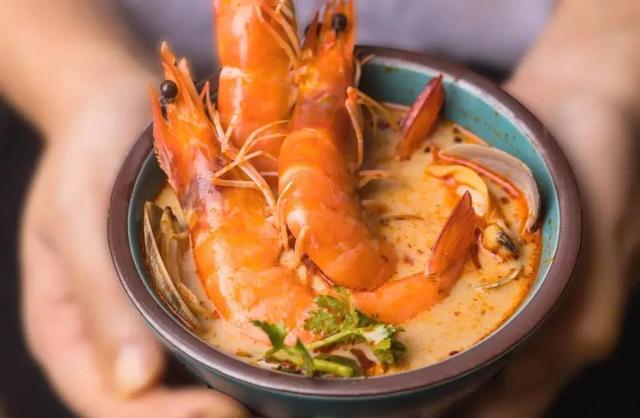 冬阴功汤的功效，冬阴功汤的功效与作用（那就在花都喝冬阴功解下瘾）