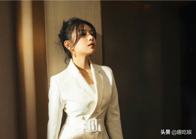 “清纯女孩”陈妍希：18岁出国，23岁出道，31岁嫁给陈晓