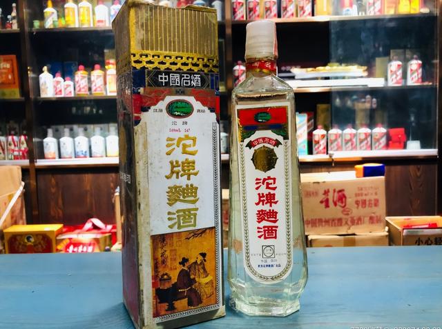 竹叶青酒的功效与作用，山西竹叶青酒的功效与作用（董酒和竹叶青谁更胜一筹）