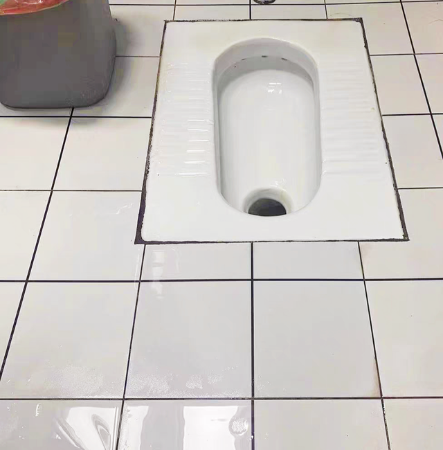 洗厕所污垢用什么最好，厕所污渍用什么处理最有效（这些方法简单又实用）