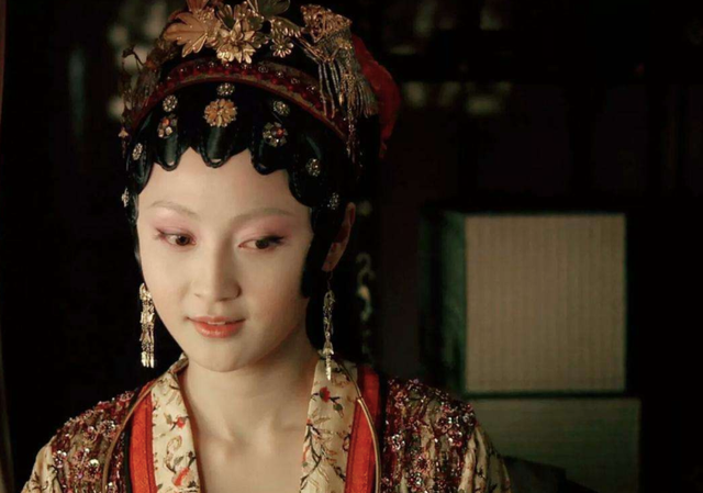 姚笛现状如何，身材高挑气质十足（姚笛：和文章当街拥吻）