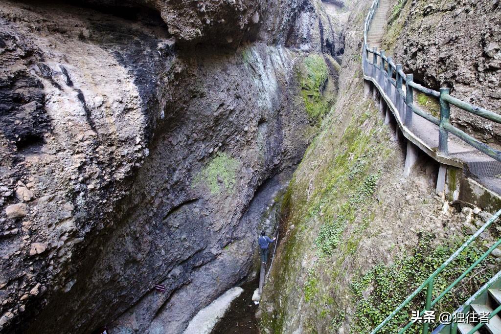 皖西大裂谷风景区，六安皖西大裂谷风情谷（罕见的山裂奇观）