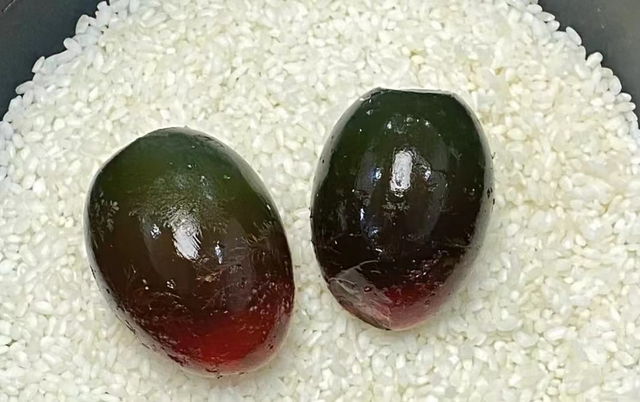 皮蛋能放多长时间，皮蛋可以存放多久（皮蛋可能比你想象的更营养）