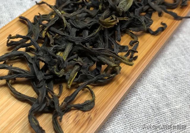 买茶叶时应该注意哪些事情，去茶叶市场买茶叶需要注意什么（选购茶叶的注意事项有哪些）