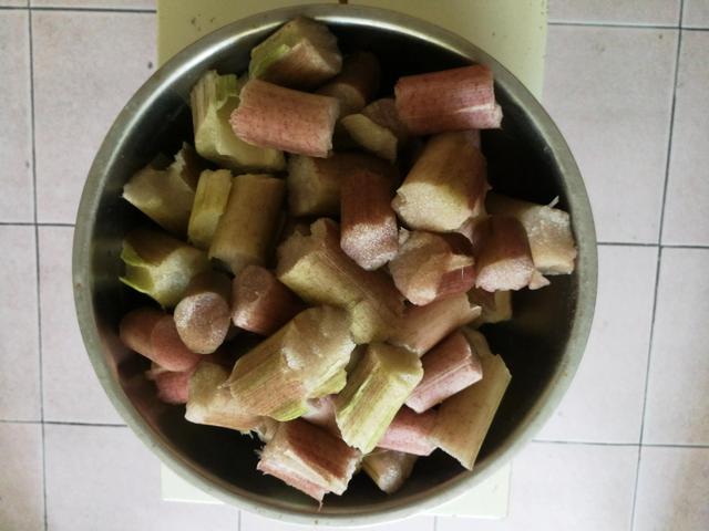 芋艿和芋头的区别，芋艿与芋头有什么区别（芋头和芋艿蕻）