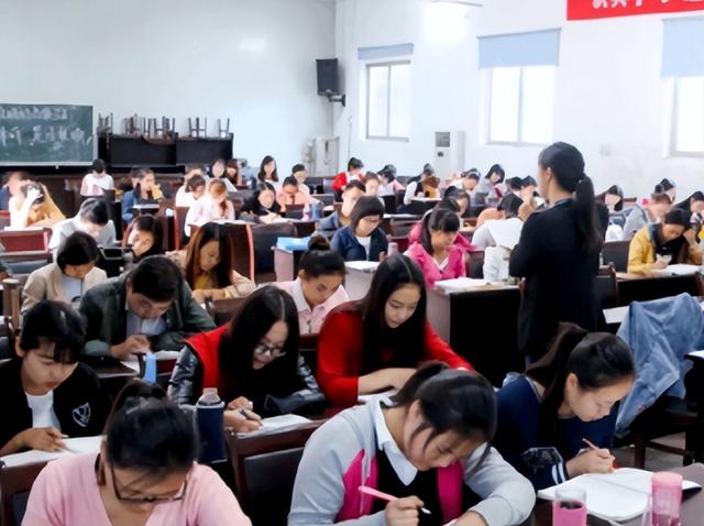 深圳市公务员待遇，深圳公务员年收入多少（不同省市公务员待遇排名出炉）