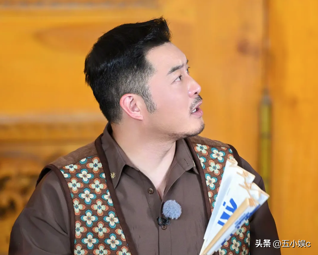 奔跑吧兄弟导演，跑男导演姚译添和兄弟团（《奔跑吧》最后一期导演被兄弟团集体喷水）