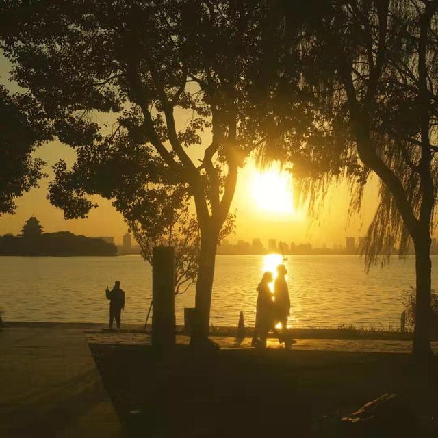 文字/风景/唯美背景图.“远方传来风笛 我却在意有你的消息”，风来自远方去去也无妨背景图（无状态也可以发的文案）