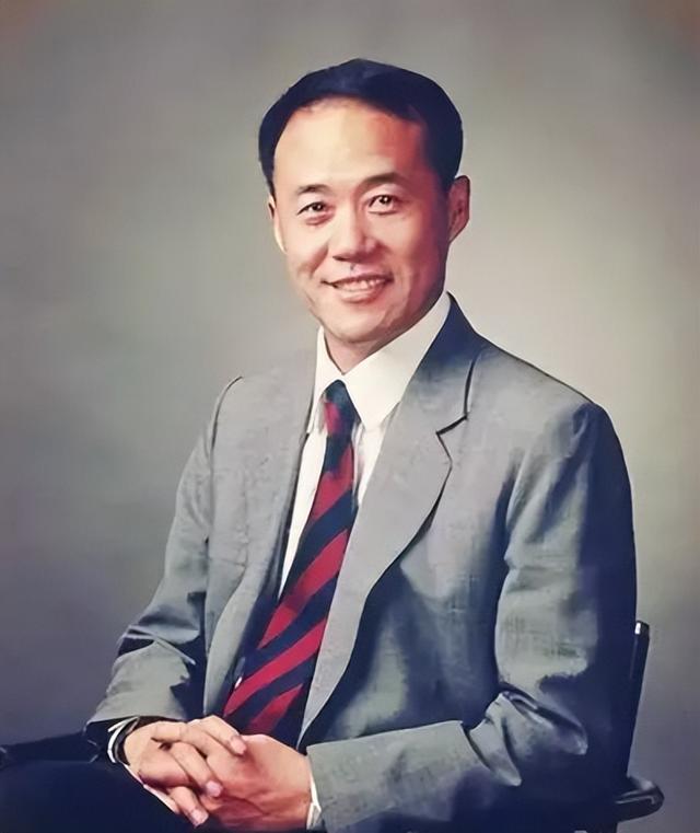 关于王石的简介，王石简介及人生经历（他再婚娶美女演员）