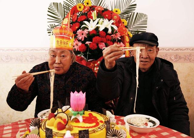 寿诞与寿辰的区别，为老人做寿