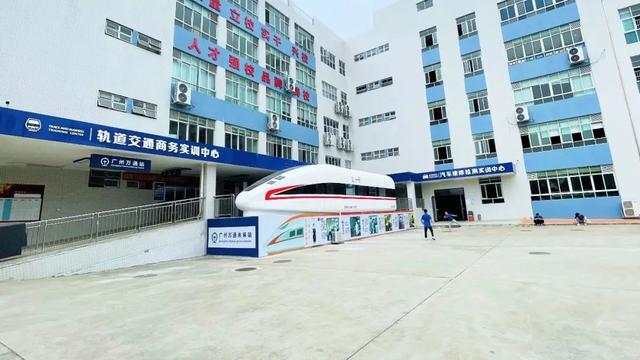 适合女生的技校专业，适合女生的技校专业有哪些（你了解城市轨道交通运营这个专业吗）