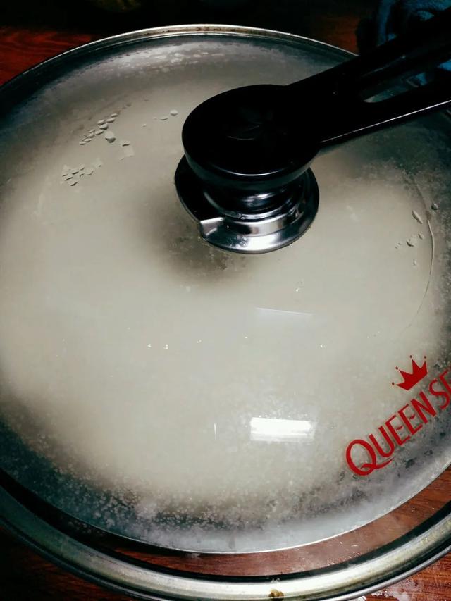 黄豆要泡多久才能做豆浆，黄豆浆的做法和配方（今晚泡豆明天就能吃上）