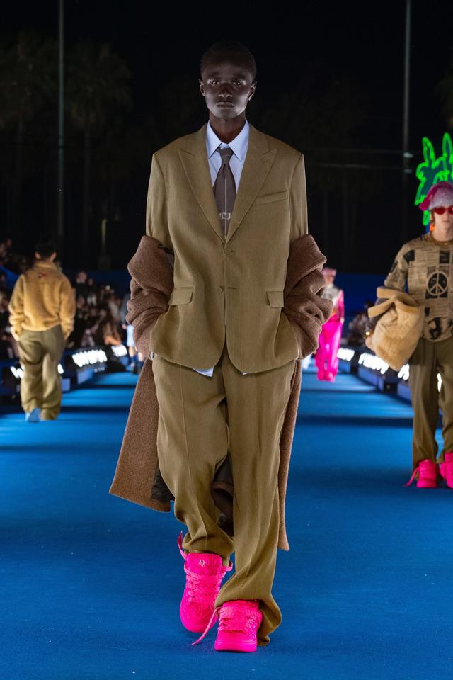 r是什么牌子衣服，r是什么意思（<Dior>洛杉矶2023年春季男装胶囊系列）