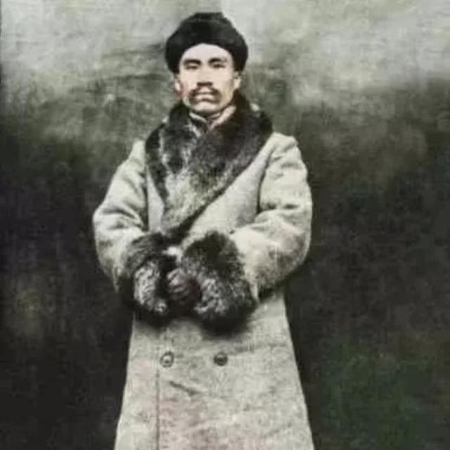 雄伟的井冈山歌词，“朱毛井冈会师”的壮举