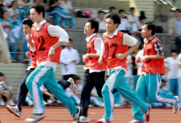 八百米怎么跑不累，跑八百怎样不累（体育老师公认的“跑步法”）