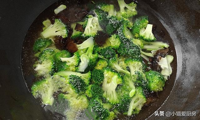 西兰花怎么炒才好吃，1个西蓝花2个鸡蛋