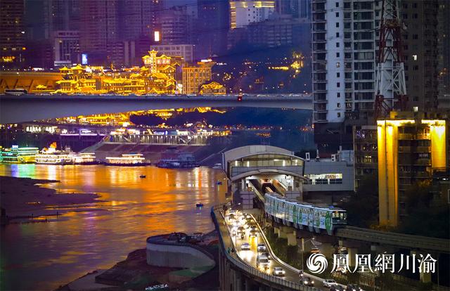 轻轨2号线全线站点线路图，新风貌丨打卡重庆轨道交通“最美车站”②单轨2号线