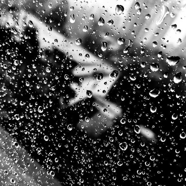 回潮天地面潮湿小妙招，怎么防止地面回潮（春雨绵绵的天气马上就要来了）